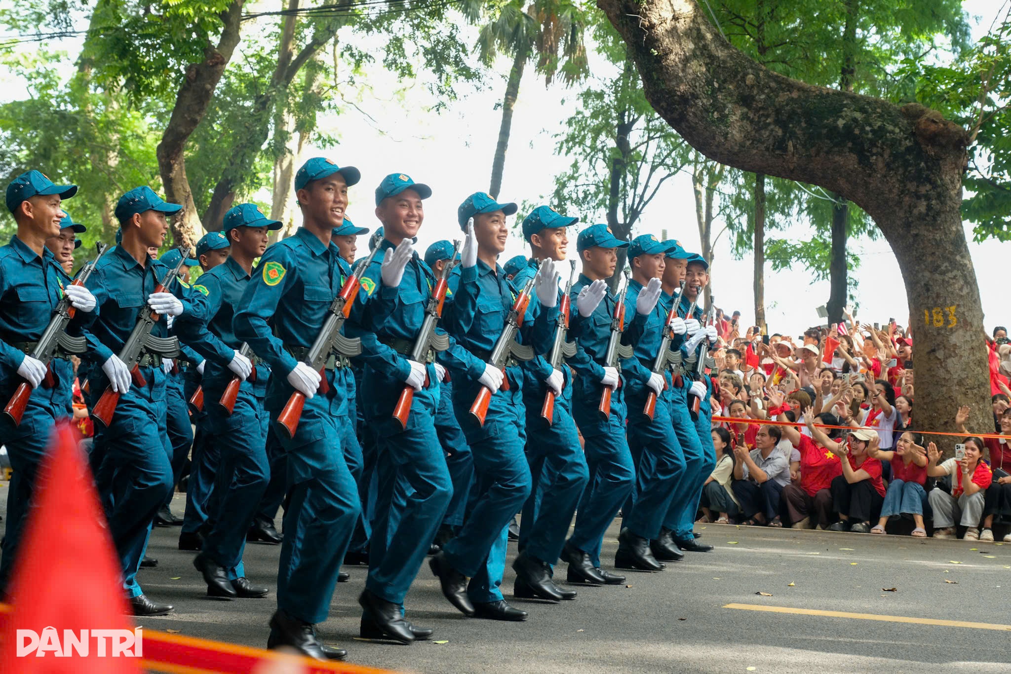 Những cái vẫy tay chào thân thương cùng lời hẹn ở ngày hội non sông lần sau - 4