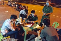 Chở nữ phóng viên mang bầu đi tác nghiệp phòng dịch, chồng bị hành hung