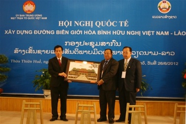 Xây dựng đường biên giới hòa bình, hữu nghị Việt - Lào