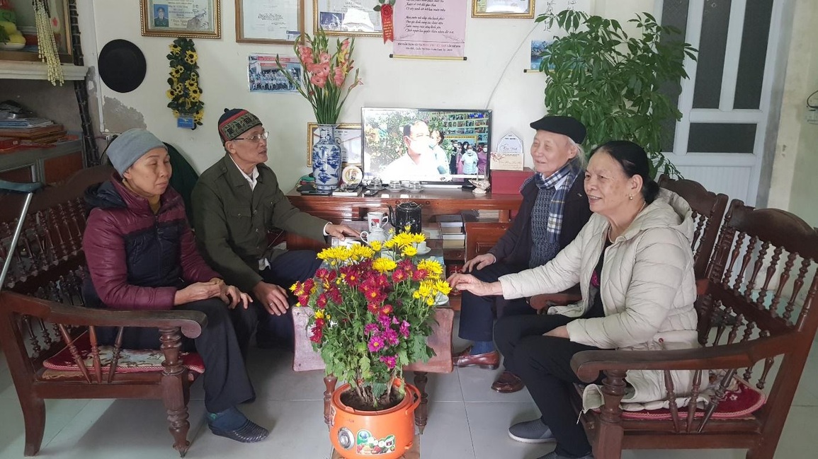 Nồi hoa Tết của người lính già chiến thắng ung thư di căn - 4 Nồi hoa Tết của người lính già chiến thắng ung thư di căn - 4