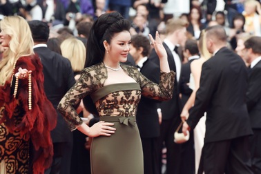 Lý Nhã Kỳ kiêu sa trên thảm đỏ Cannes