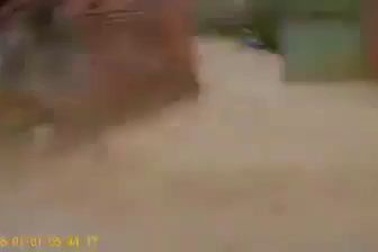 Bị ngã vì tông vào trâu khi chạy xe máy quá nhanh trên đường làng