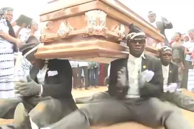 Nơi người dân bạo tay chi tiền thuê người về nhảy múa bên quan tài