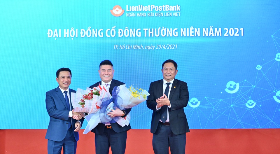Bầu Thụy giữ chức Phó Chủ tịch HĐQT LienVietPostBank - 1 Bầu Thụy giữ chức Phó Chủ tịch HĐQT LienVietPostBank - 1