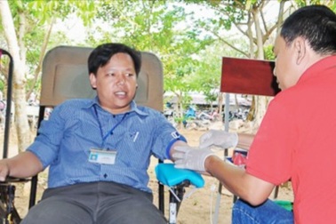 Thầy giáo trẻ ...21 lần hiến máu tình nguyện