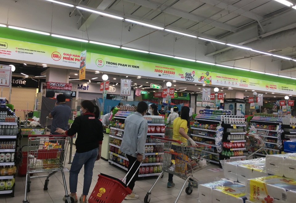 Hà Nội ngày đầu cách ly toàn xã hội: Hàng hóa tràn ngập, sức mua lại giảm - 14 Hà Nội ngày đầu cách ly toàn xã hội: Hàng hóa tràn ngập, sức mua lại giảm - 14