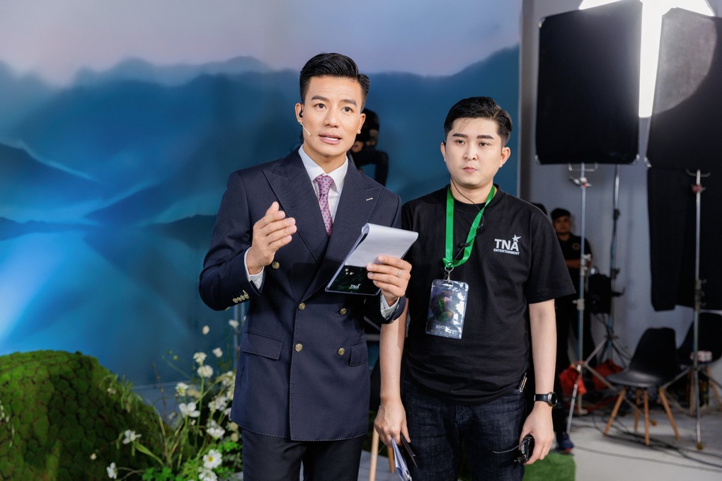 Hiếu Nguyễn phản hồi khen chê của khán giả khi dẫn dắt Miss Earth Vietnam - 1 Hiếu Nguyễn phản hồi khen chê của khán giả khi dẫn dắt Miss Earth Vietnam - 1