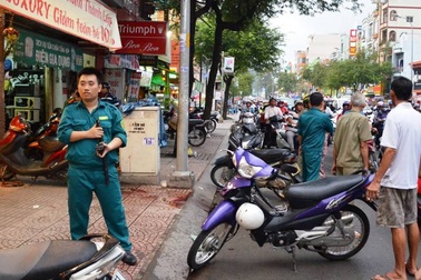 Người đàn ông bị chém gần đứt lìa cánh tay ở Sài Gòn