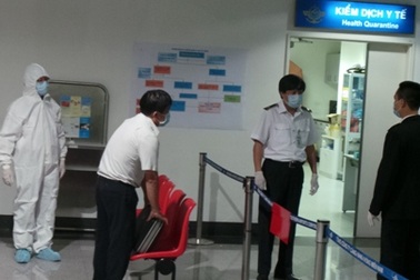 Uống thuốc hạ sốt, hành khách từ vùng Ebola “qua mặt” máy đo thân nhiệt