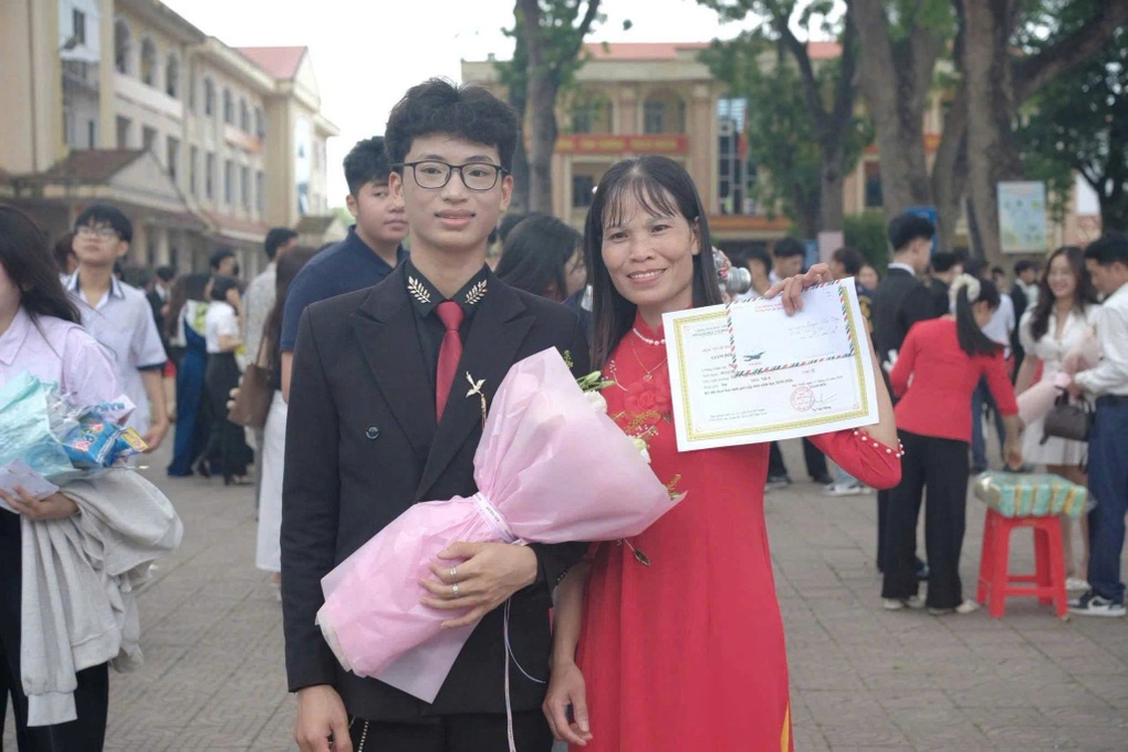 Nam sinh Bắc Ninh đạt 30 điểm tuyệt đối khối A00 chia sẻ bí kíp học tập - 1