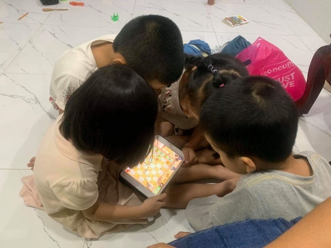 Báo động trẻ em nghiện game. Ảnh T Quyên