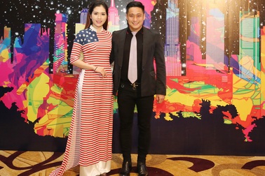Minh Tiệp đạo diễn catwalk cho vợ trình diễn