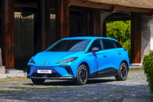 Tầm 850 triệu đồng, chọn MG4 EV tiêu chuẩn hay VinFast VF 6 Plus?