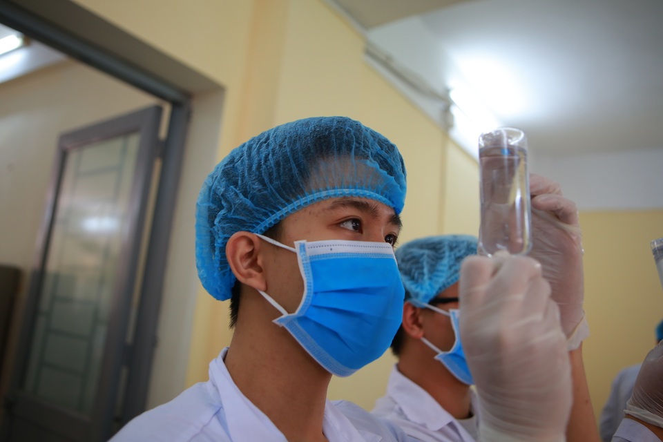 Sản xuất 500 lít nước rửa tay hỗ trợ người dân vùng tâm dịch Sơn Lôi - 7 Sản xuất 500 lít nước rửa tay hỗ trợ người dân vùng tâm dịch Sơn Lôi - 7