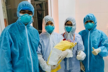 Thai phụ đang cách ly phòng chống dịch Covid-19 được mổ đẻ thành công