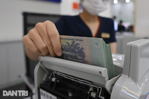 Bộ Nội vụ sắp báo cáo về tiền lương: Nhìn lại 7 lần tăng lương cơ sở