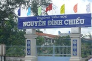 Buộc trả lại tiền thu ngoài quy định cho phụ huynh