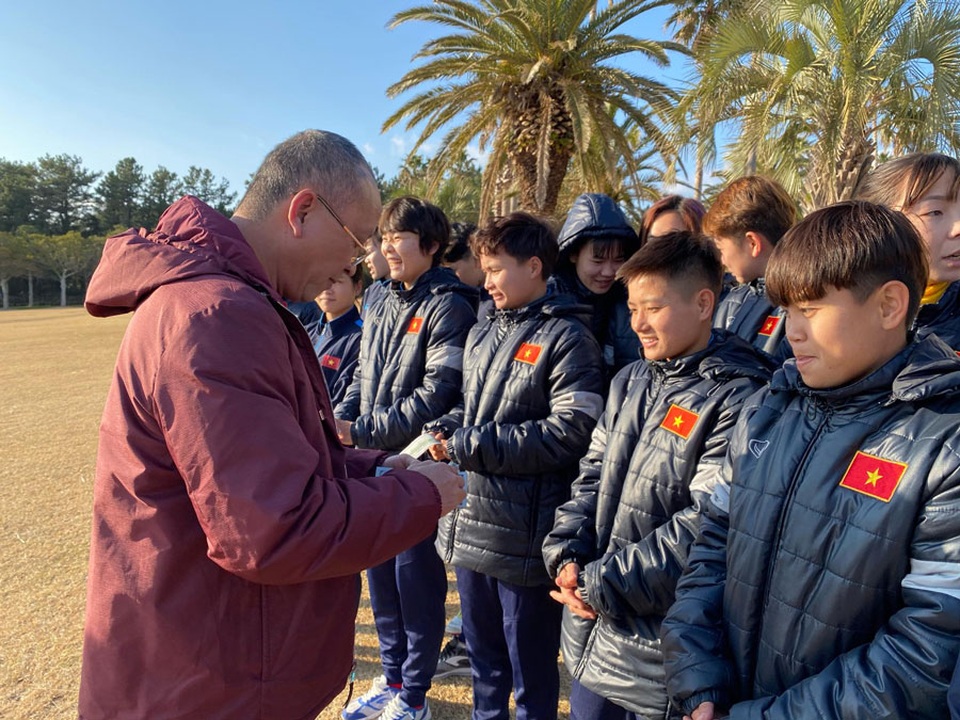 Đội tuyển nữ Việt Nam đến Hàn Quốc, tập luyện tại đảo Jeju - 4