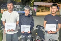 Khởi tố nhóm thanh niên vô cớ chém người đi đường để “thể hiện bản thân”