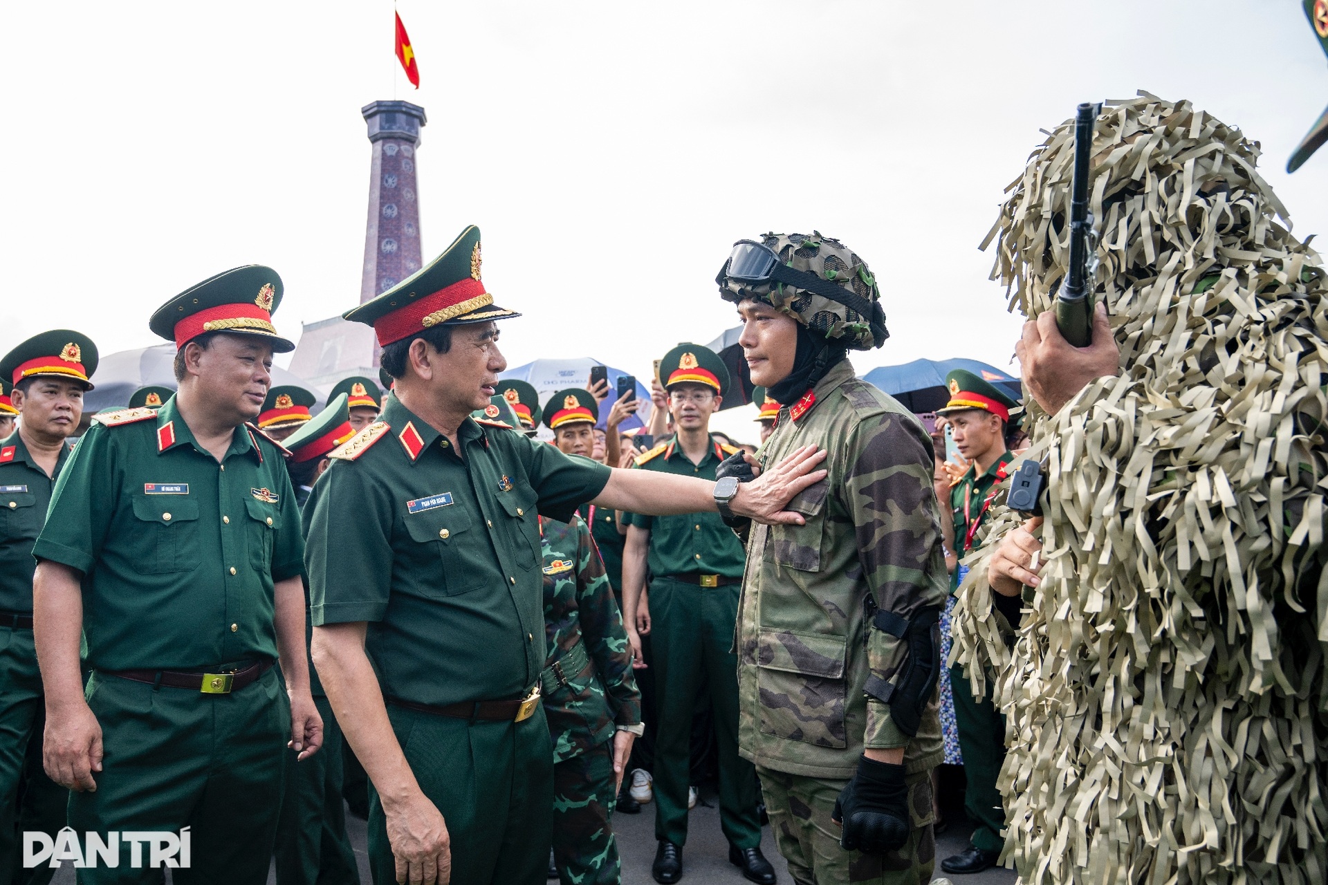 Đại tướng Phan Văn Giang trải nghiệm lái xe không kính đường Trường Sơn - 13