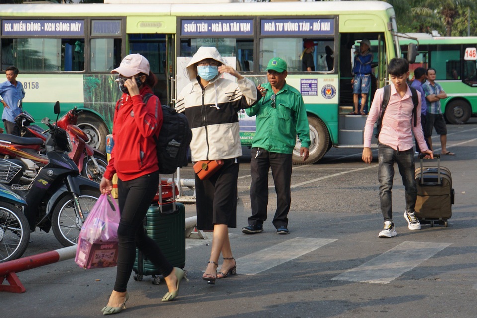 Nhiều lao động sập bẫy cò... xin việc ở bến xe - 2 Nhiều lao động sập bẫy cò... xin việc ở bến xe - 2