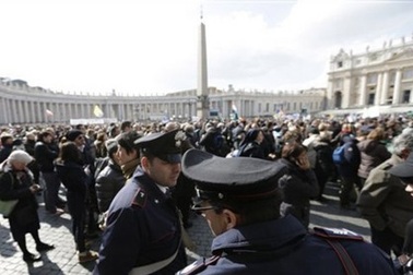 Doanh nghiệp tại Rome kiếm bộn tiền nhờ bầu Giáo hoàng