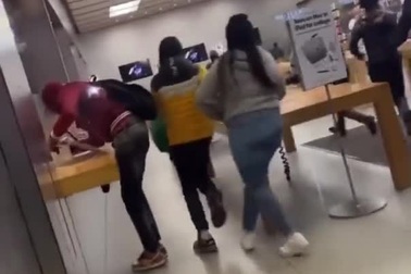 Cửa hàng Apple Store bị tấn công, lấy cắp nhiều iPhone, MacBook