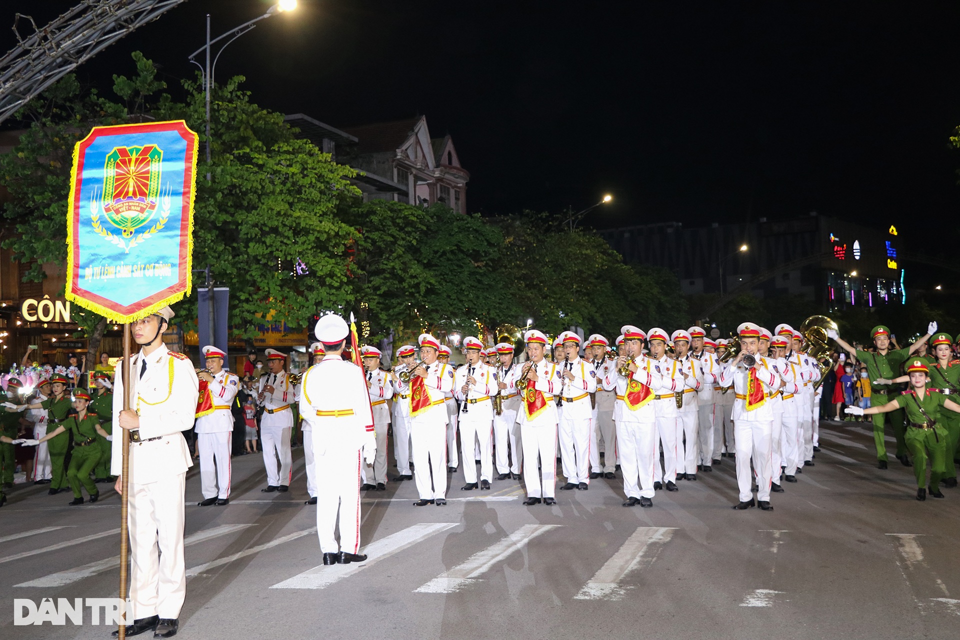 Đoàn nghi lễ Công an nhân dân lần đầu tiên biểu diễn trên quê Bác - 1 Đoàn nghi lễ Công an nhân dân lần đầu tiên biểu diễn trên quê Bác - 1