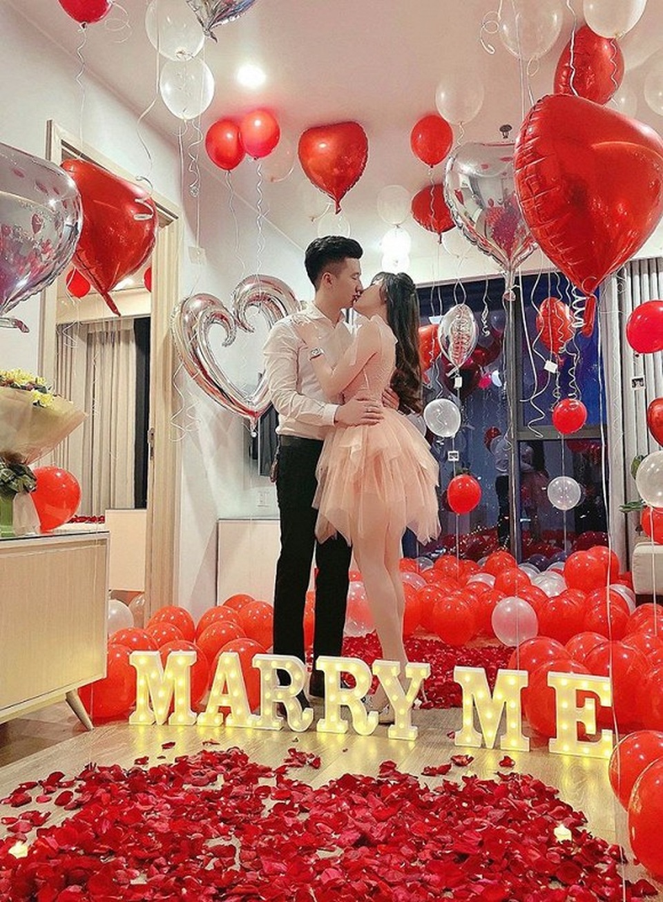 Hot girl đua nhau khoe quà Valentine đắt đỏ và hoành tráng - 1 Hot girl đua nhau khoe quà Valentine đắt đỏ và hoành tráng - 1