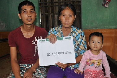 Hơn 82 triệu đồng đến với người mẹ khốn khổ có 2 con cùng bị tai nạn giao thông