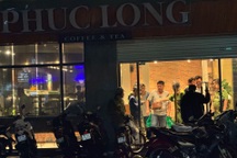 Nhân chứng kể lúc gã trai đi mua dao đâm người phụ nữ tại quán trà ở TPHCM