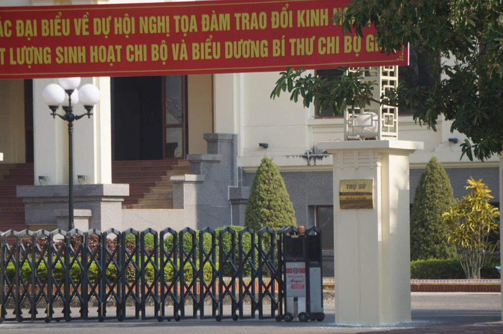 Trưởng phòng Nội vụ học đại học khi chưa tốt nghiệp cấp 3 - 1 Trưởng phòng Nội vụ học đại học khi chưa tốt nghiệp cấp 3 - 1