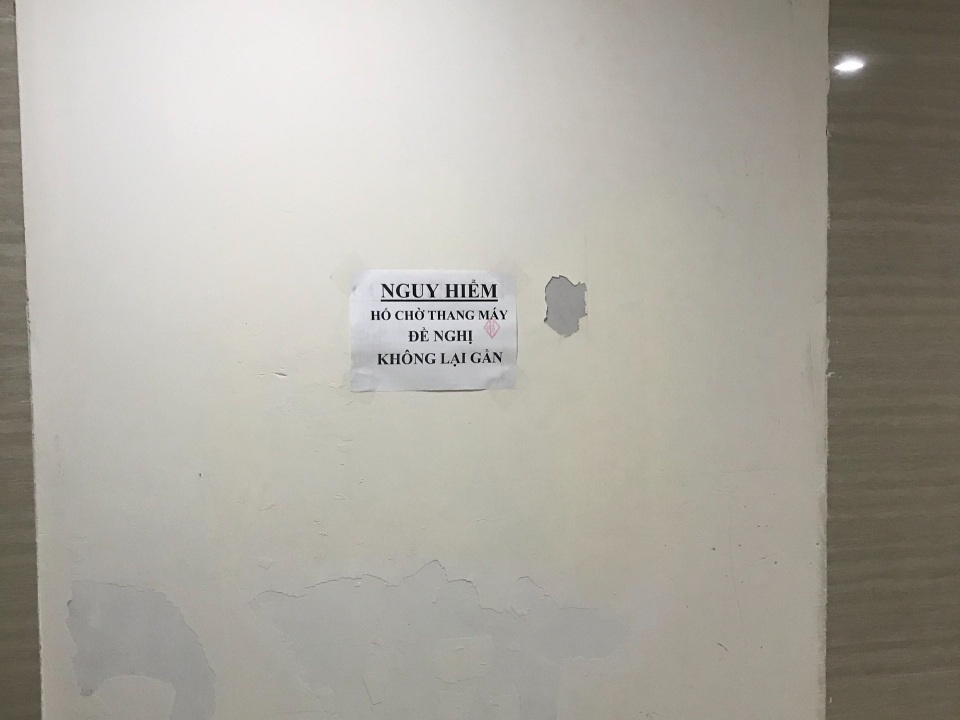Nhân chứng kể lại vụ giám đốc và nhân viên rơi xuống sảnh chung cư - 5 Nhân chứng kể lại vụ giám đốc và nhân viên rơi xuống sảnh chung cư - 5