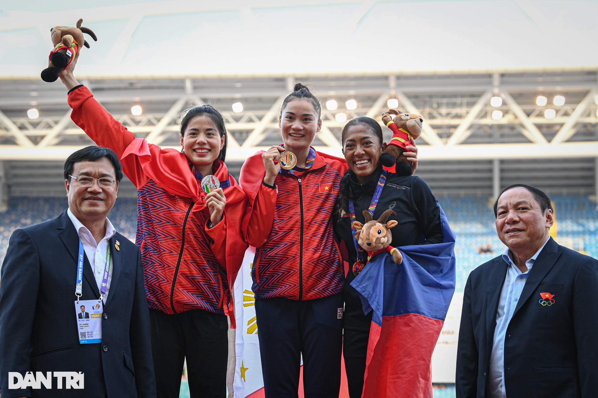 Giọt nước mắt của Quách Thị Lan trong lần đầu giành HCV cá nhân SEA Games - 7 Giọt nước mắt của Quách Thị Lan trong lần đầu giành HCV cá nhân SEA Games - 7