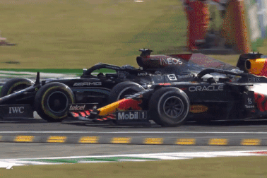 Lewis Hamilton suýt mất mạng trên đường đua Italia Grand Prix