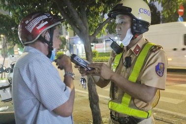 Nhậu ở Cần Thơ, tài xế về đến TPHCM bị CSGT phạt 7 triệu đồng