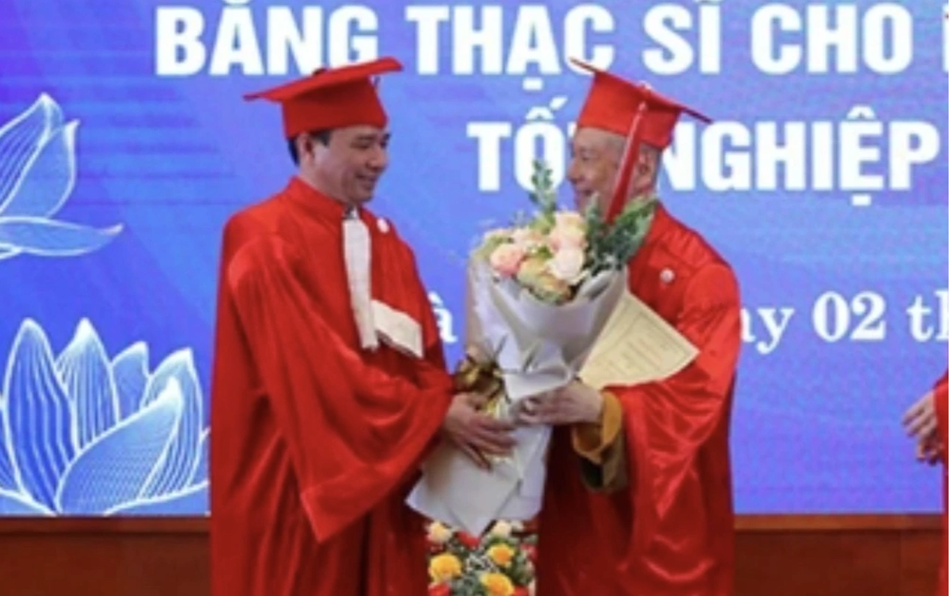 Begäran om att universitetet återkallar alla Mr. Vuong Tan Viets examina - 1 Yêu cầu trường đại học thu hồi toàn bộ bằng của ông Vương Tấn Việt - 1