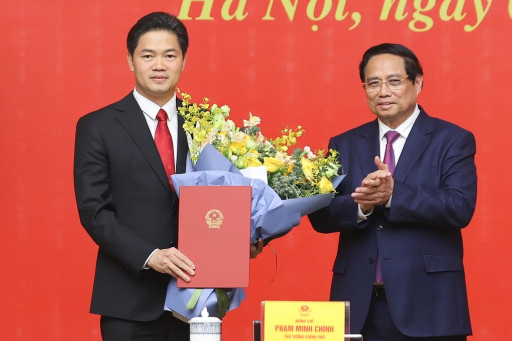 8 nhân sự lãnh đạo nhận quyết định điều động, bổ nhiệm vị trí mới - 3 8 nhân sự lãnh đạo nhận quyết định điều động, bổ nhiệm vị trí mới - 3