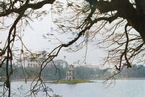 Miền Bắc trời mát, miền Trung mưa to