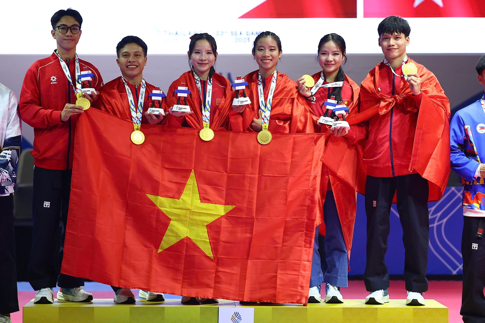 Nhật ký SEA Games 33 ngày 10/12: Taekwondo, Canoeing mang về HCV