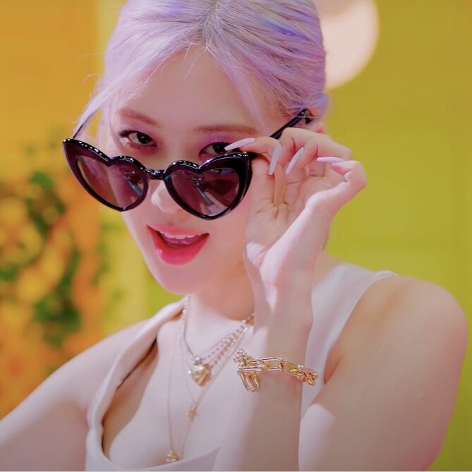 Rosé - Đóa hồng xinh đẹp sở hữu vòng eo 48 cm của Blackpink - 2 Rosé - Đóa hồng xinh đẹp sở hữu vòng eo 48 cm của Blackpink - 2