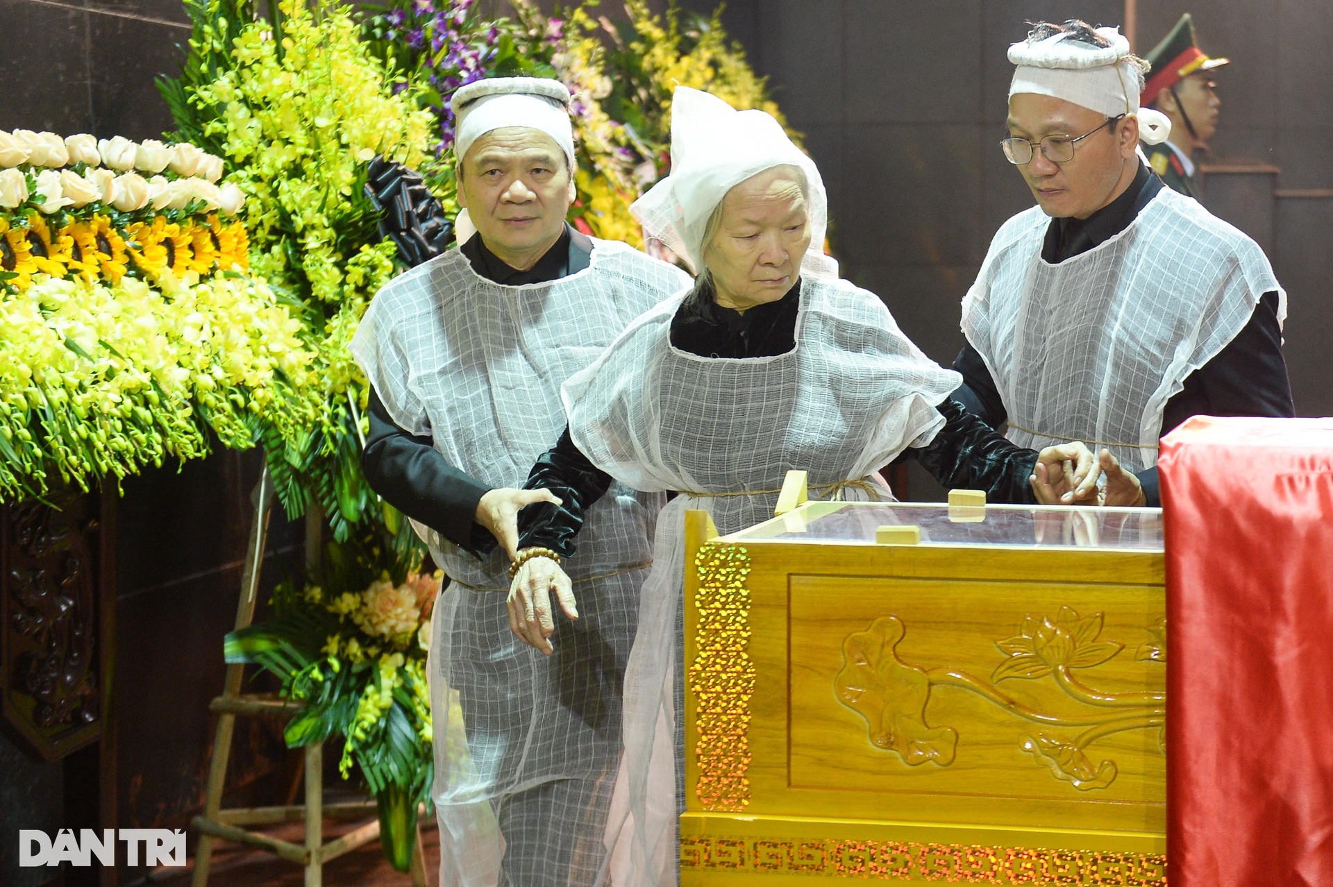 Lễ tang Trung tướng, Anh hùng lực lượng vũ trang Khuất Duy Tiến - 8 Lễ tang Trung tướng, Anh hùng lực lượng vũ trang Khuất Duy Tiến - 8