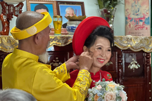 Đám cưới U70 ở TPHCM, cô dâu đợi chú rể suốt hơn 4 thập kỷ