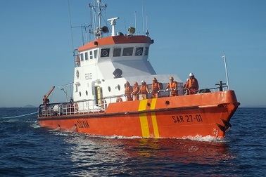 Điều tàu đi cứu 12 ngư dân đang trôi dạt trên biển