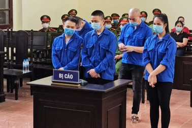 Dũng "trọc" Hà Đông lĩnh án 42 tháng tù