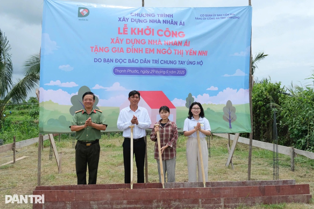 Bạn đọc Dân trí ủng hộ hơn 420 triệu đồng, giúp 2 chị em mồ côi có nhà mới - 2 Bạn đọc Dân trí ủng hộ hơn 420 triệu đồng, giúp 2 chị em mồ côi có nhà mới - 2