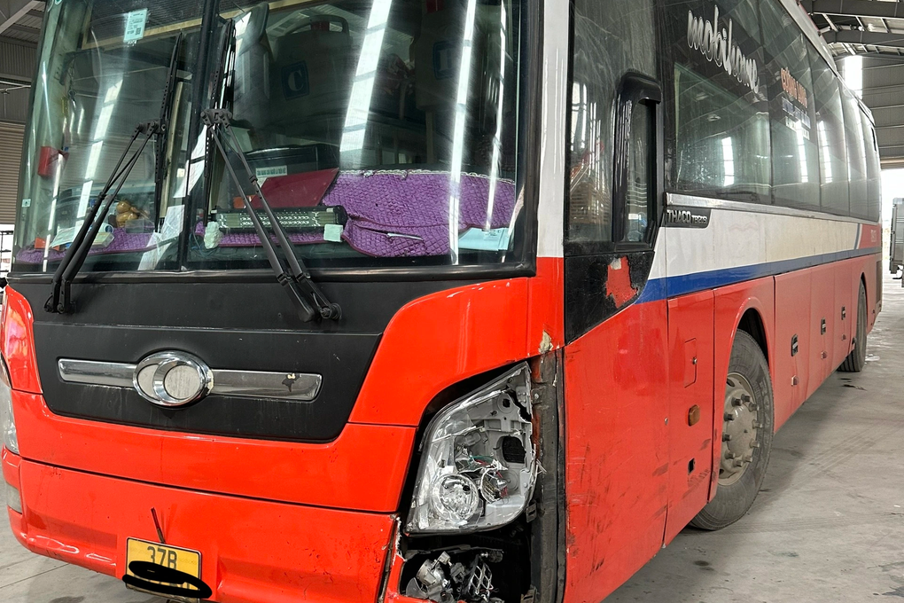 Tài xế gây tai nạn khiến 2 người chết ở Huế, điều khiển xe trốn về Nghệ An - 2 Tài xế gây tai nạn khiến 2 người chết ở Huế, điều khiển xe trốn về Nghệ An - 2