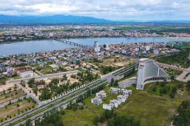 Hơn 610 phiếu trả giá, thửa đất tại Quảng Trị cao nhất gần 7,7 tỷ đồng