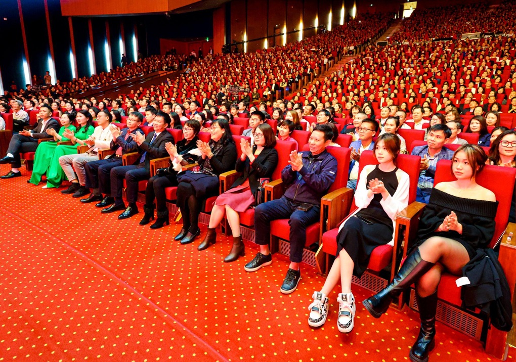 Hoài Linh làm bác sĩ, Xuân Bắc - Tự Long nói xấu vợ trên sân khấu - 9 Hoài Linh làm bác sĩ, Xuân Bắc - Tự Long nói xấu vợ trên sân khấu - 9