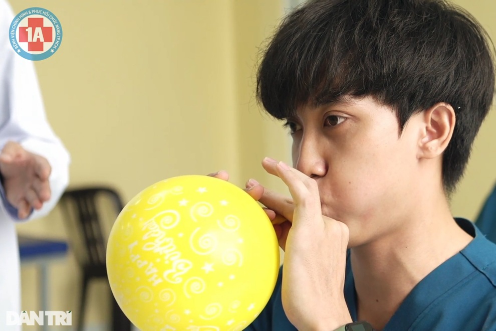 Bác sĩ dạy tập phục hồi phổi cho bệnh nhân Covid-19 tự thực hiện tại nhà - 3 Bác sĩ dạy tập phục hồi phổi cho bệnh nhân Covid-19 tự thực hiện tại nhà - 3